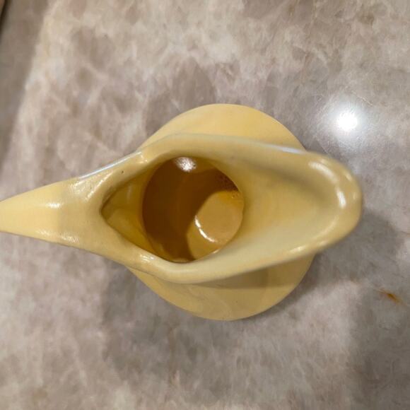 Vintage creamer matte yellow 1939 USA pottery - Picture 7 of 12